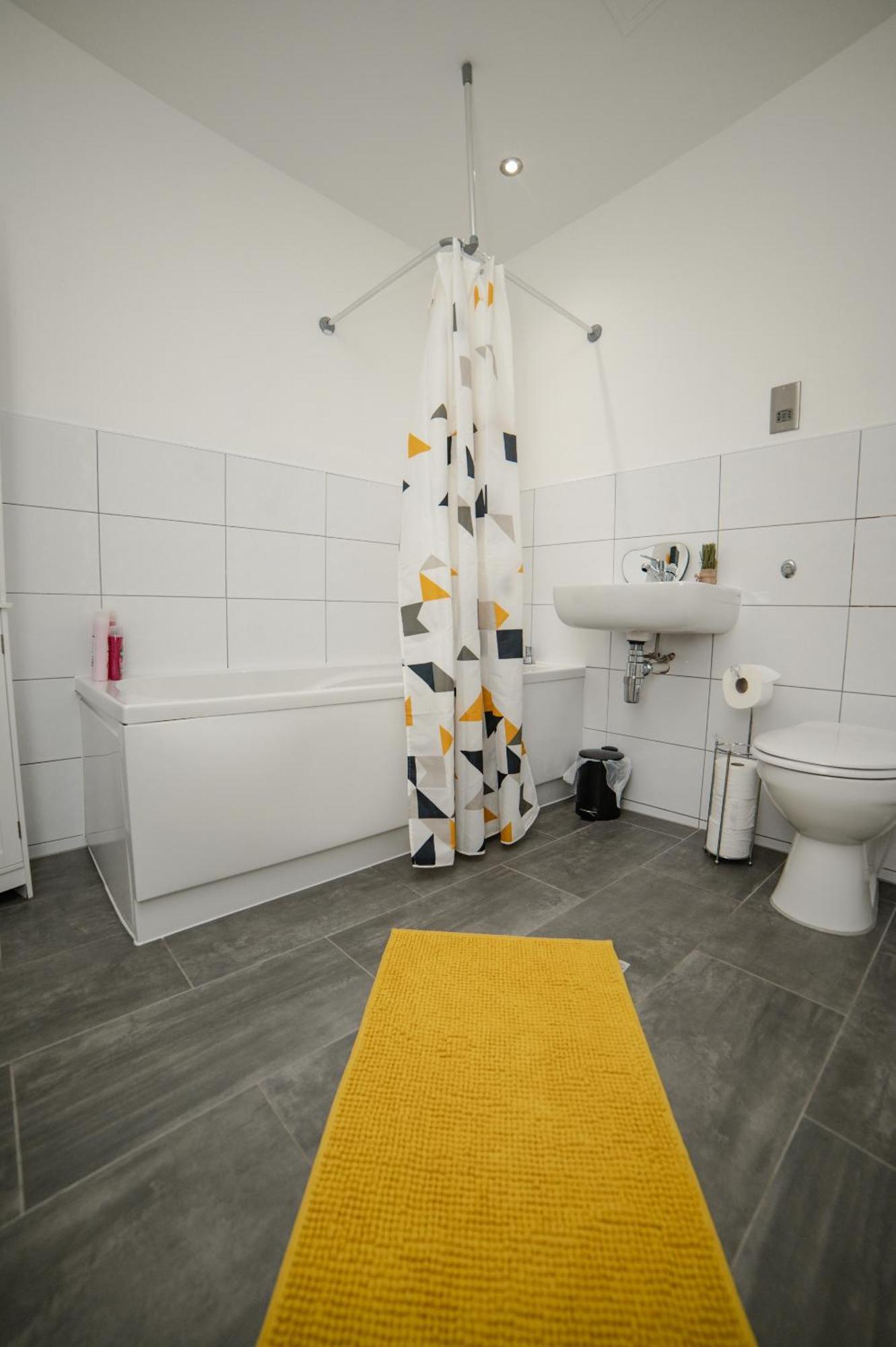 Bv Luxury Conditioning House * Bradford (West Yorkshire)
